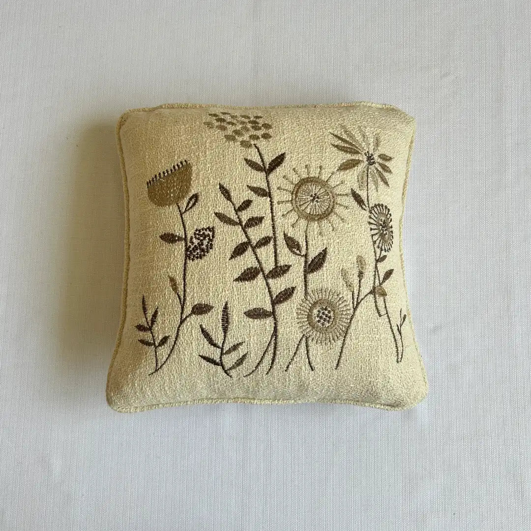 Leafy blooms - Premium Cushion Cover