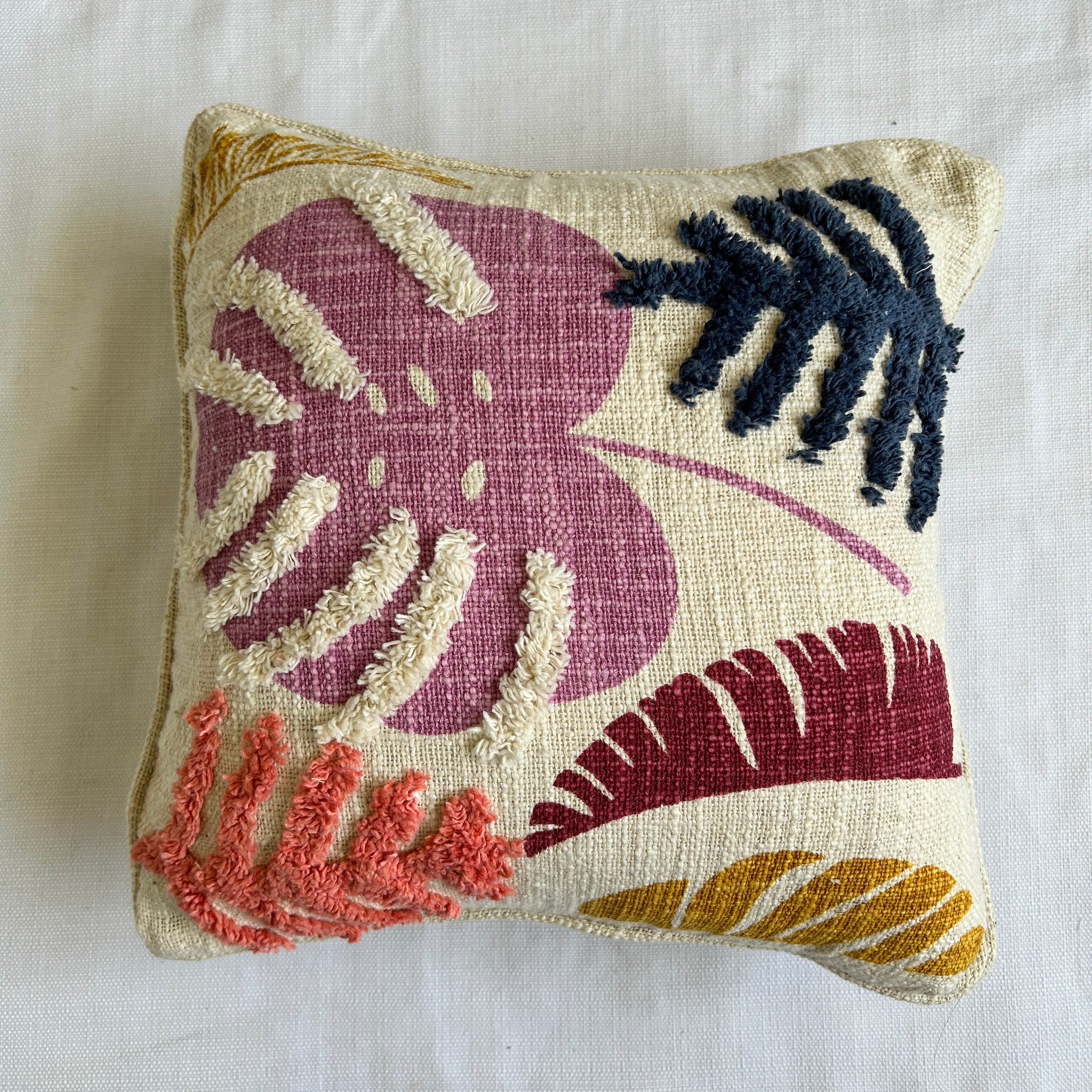 Color Splash Leaves - Tufted Premium Cushion Covers