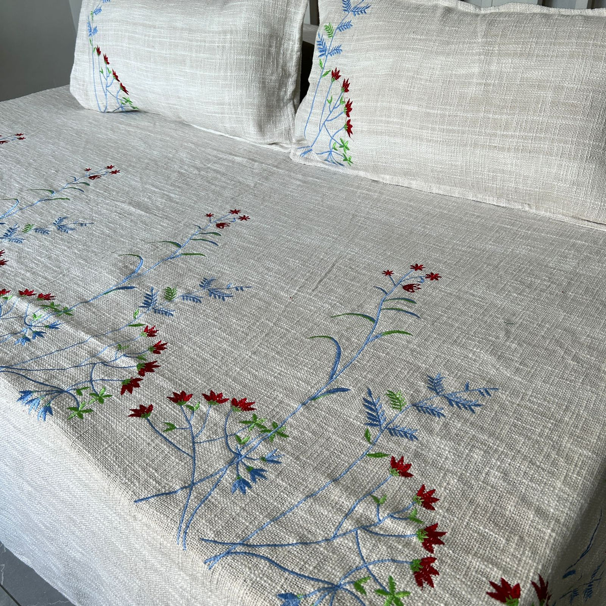 Slub Cotton Embroidered Embroidered Bed Cover, Size:254cm x 274cm (100" x 108")