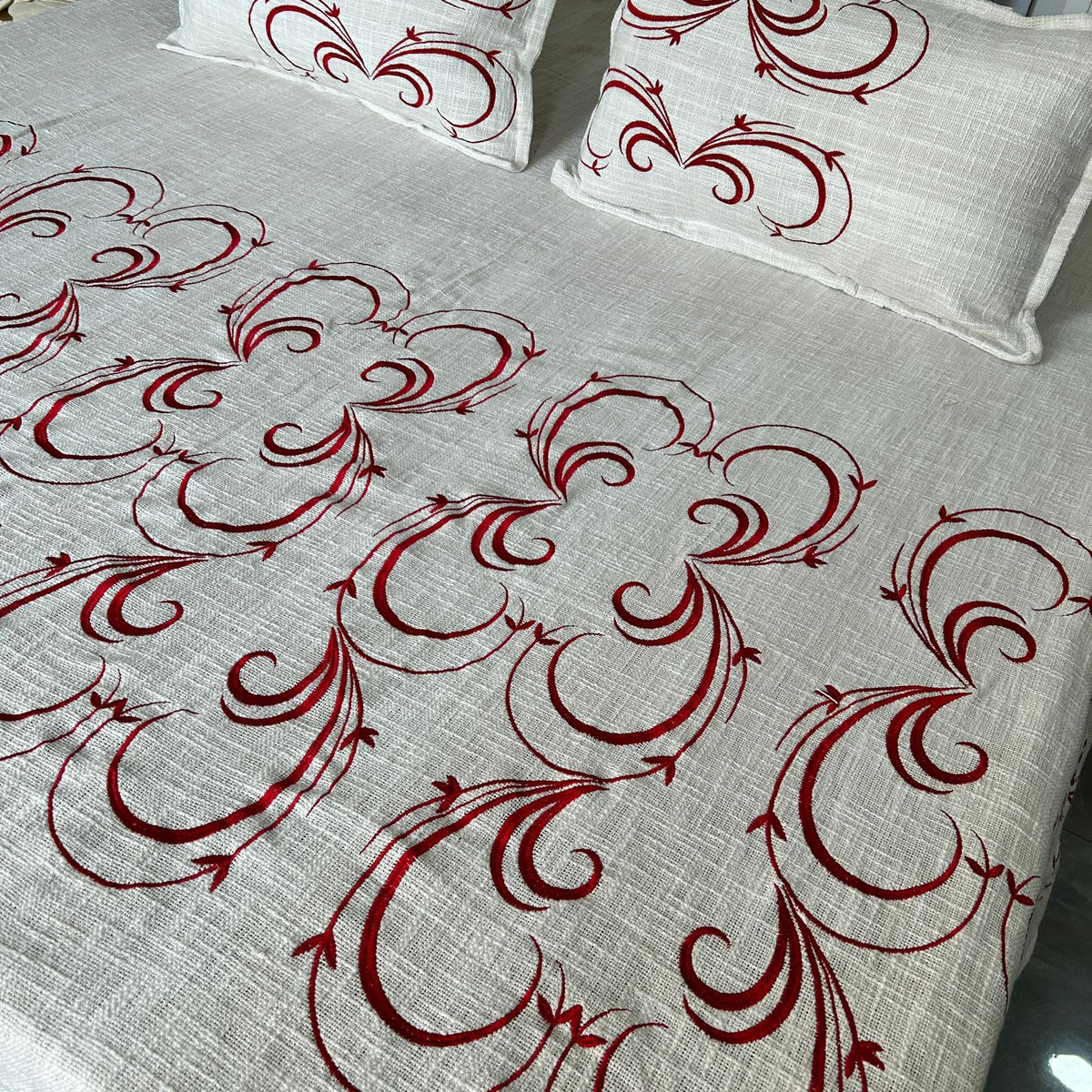 Slub Cotton Embroidered Embroidered Bed Cover, Size:254cm x 274cm (100" x 108")