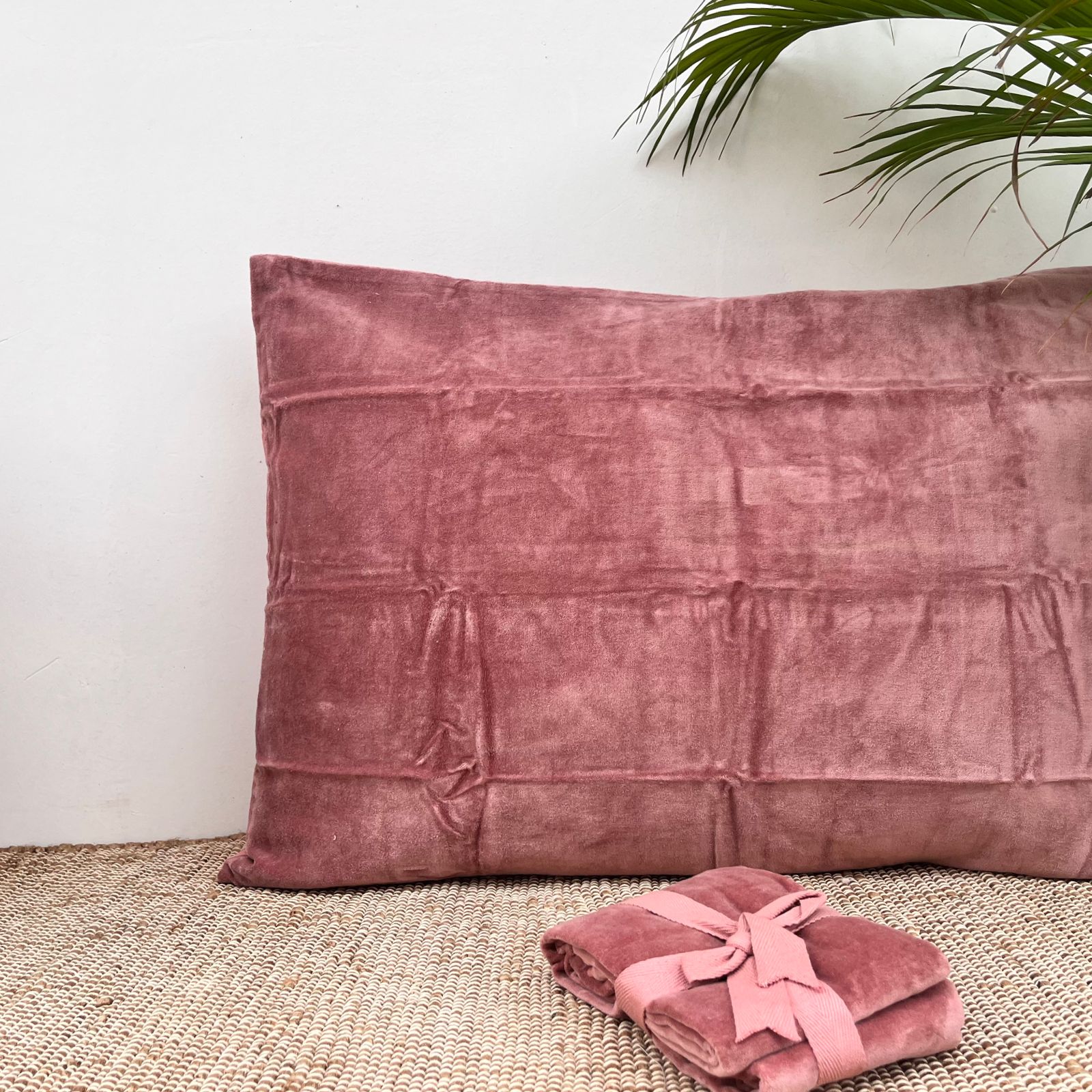 Velvet Pillow Cover with size of 50cm x 66cm (20" x 26")