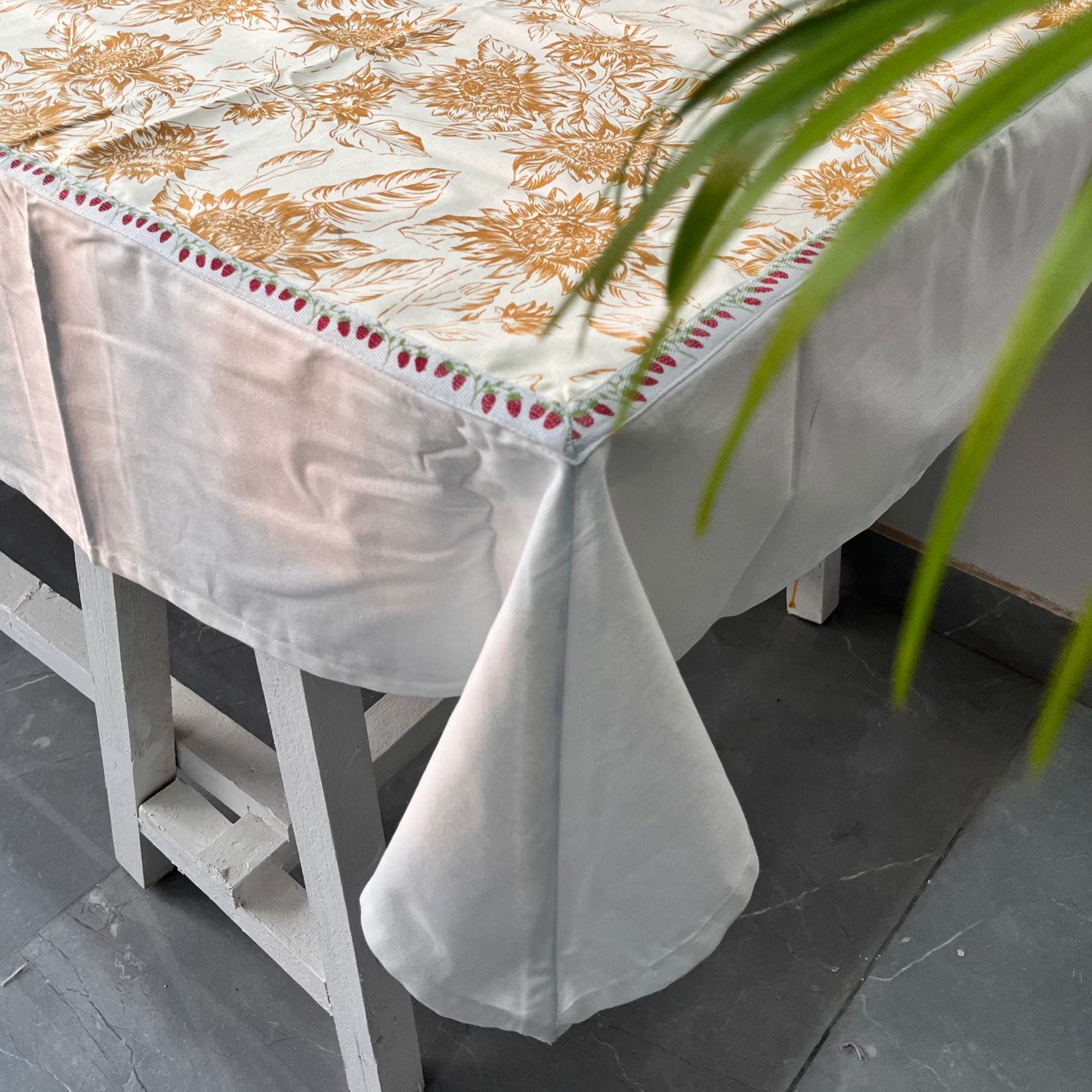 Dining Sheet with size of 152cm x 228cm (60" x 90")
