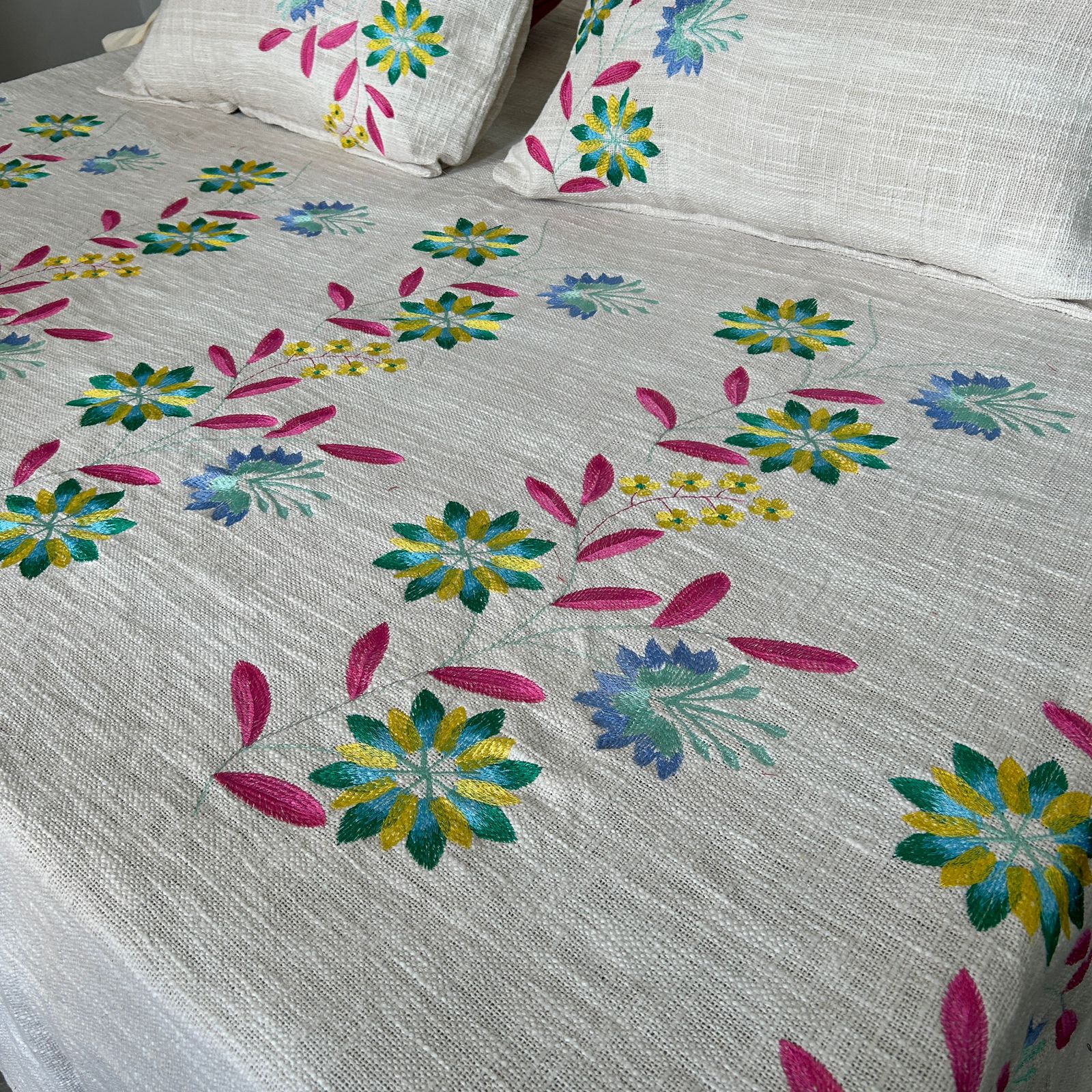 Slub Cotton Embroidered Embroidered Bed Cover, Size:254cm x 274cm (100" x 108")